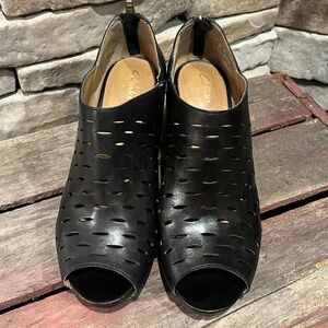 Clarks Black Women's Peep Toe Shoes 8.5
